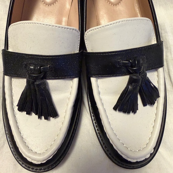 Bandolino Fillus Women's Black/Cream Tassel Loafers - Picture 3 of 7